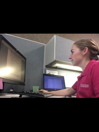 Abbey talking with her mentor about her projects